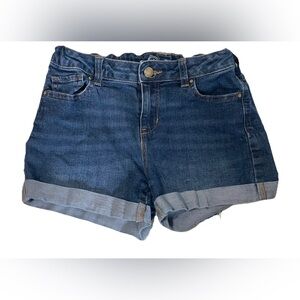 Girl sz 10 plus• adjustable waistband • medium/dark wash• cuffed jean shorts